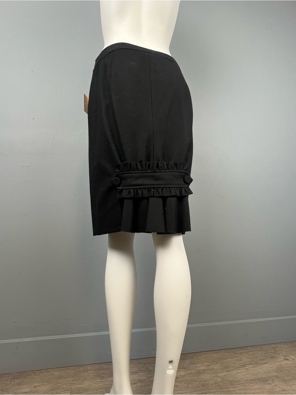Vintage Valentino Black Ruffle Detail Knee-Length Skirt made in Italy - Picture 1 of 6